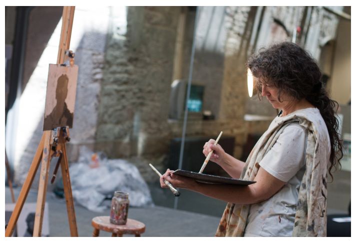 Louise Courtnell starting a tonal portrait 2012